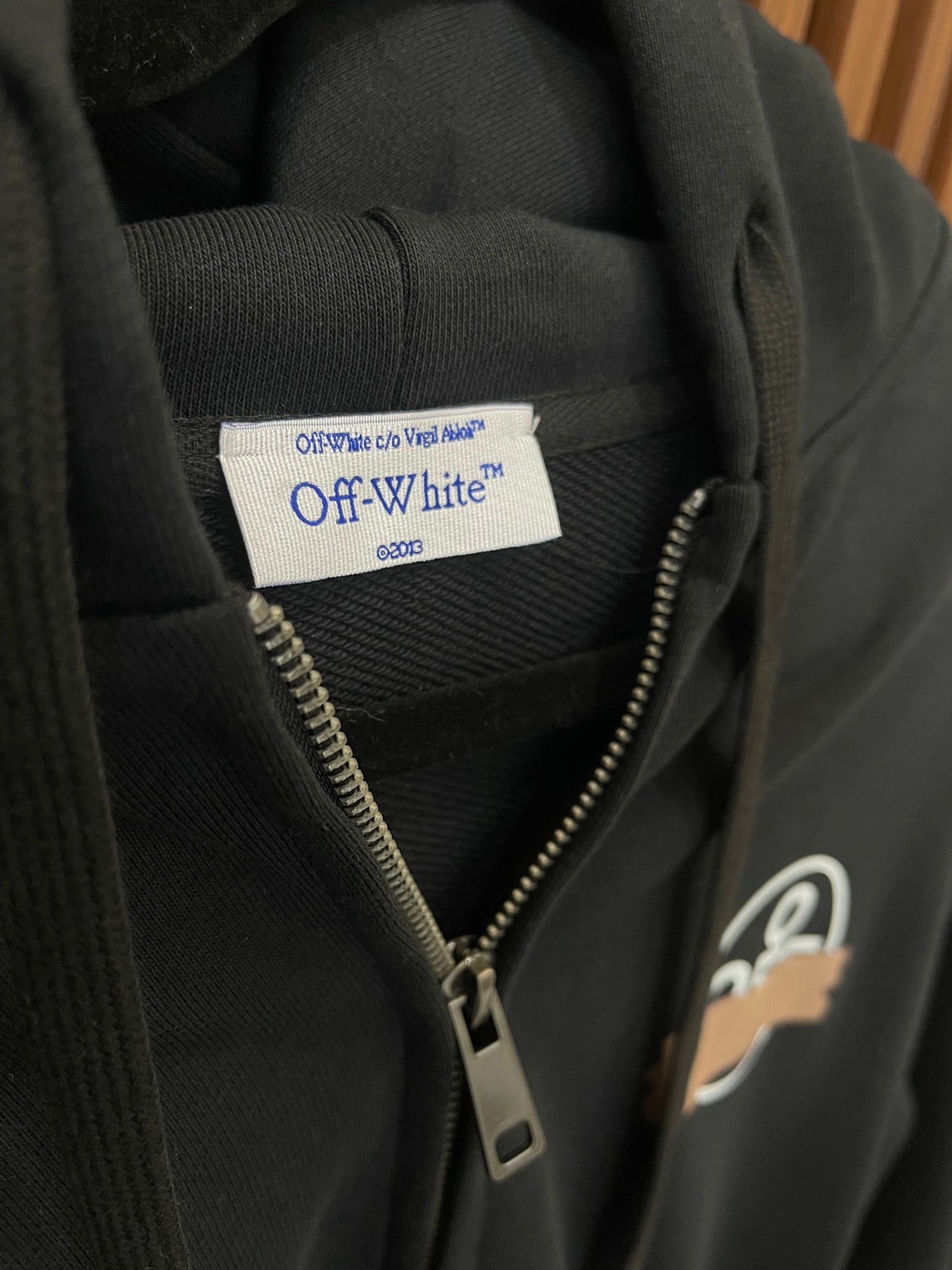Hoodie con Zipper Off White ¨Virgil Abloh Tape Coffe¨