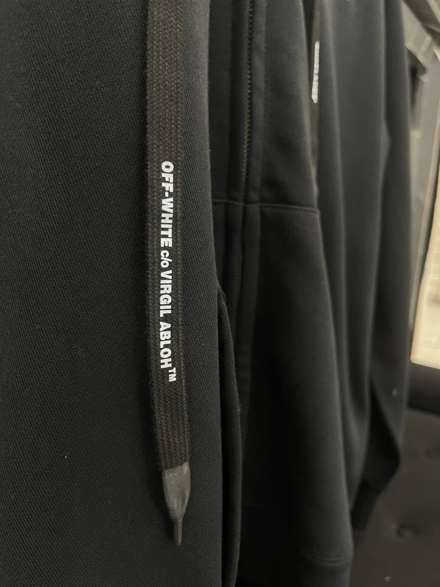 Hoodie con Zipper Off White ¨Virgil Abloh Tape Coffe¨
