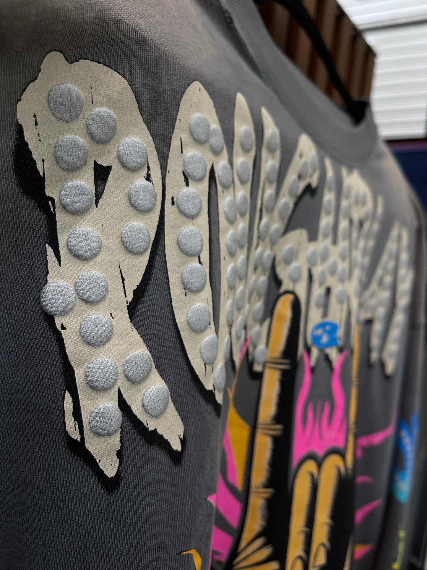 Playera Manga Larga Rough Play ¨Hand Rock Flame¨