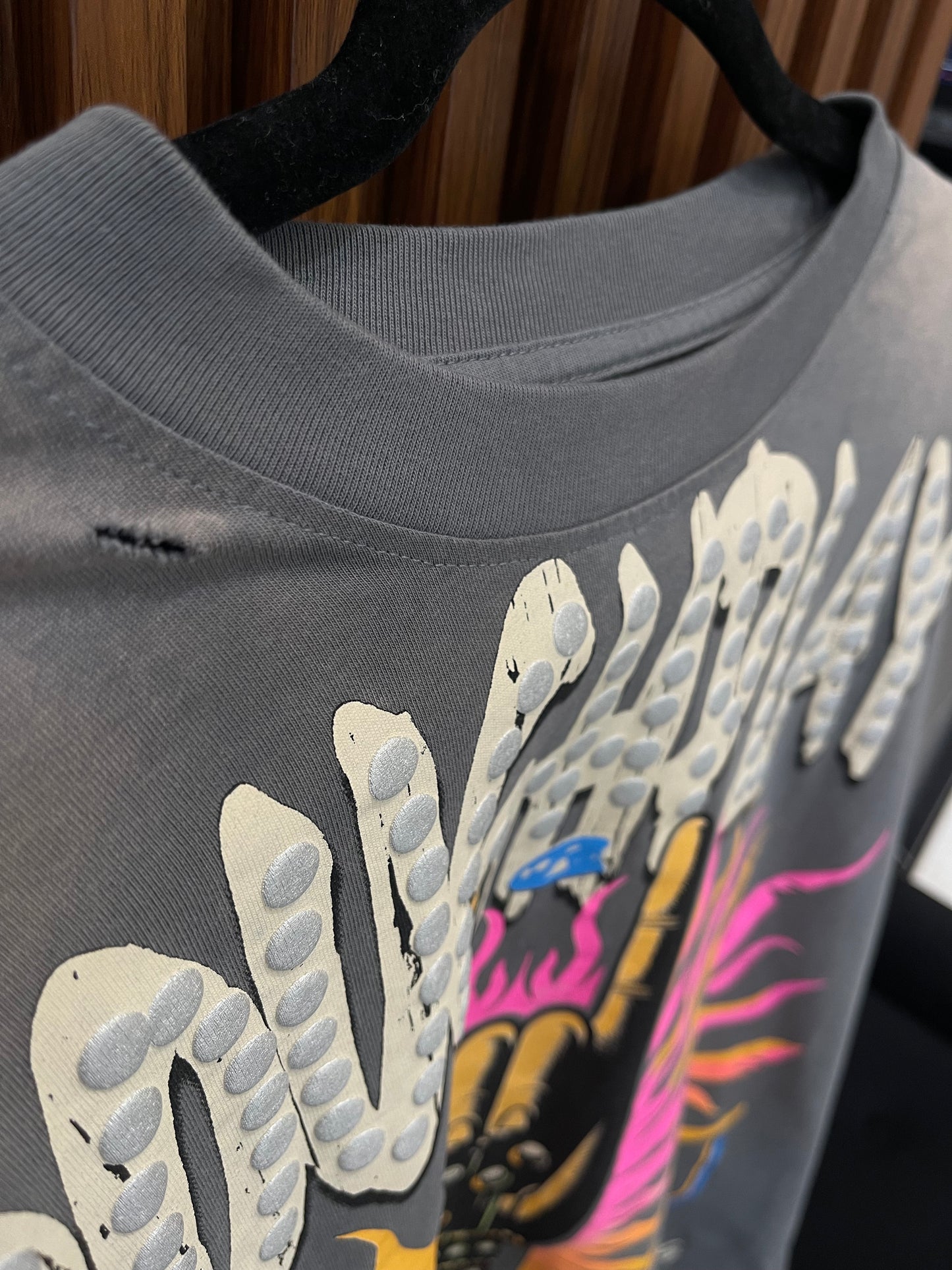 Playera Manga Larga Rough Play ¨Hand Rock Flame¨