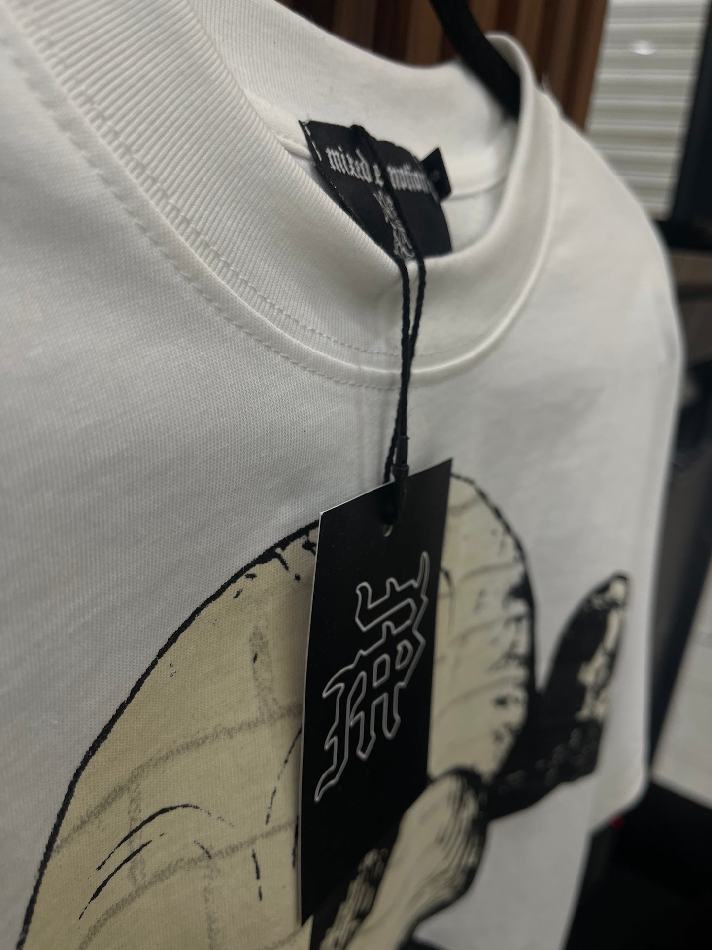 Playera Mixed Emotions ¨Cartoon Cropped Tee¨
