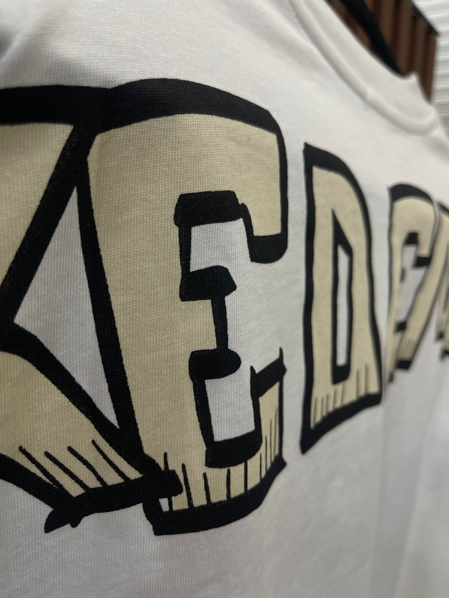 Playera Mixed Emotions ¨Cartoon Cropped Tee¨